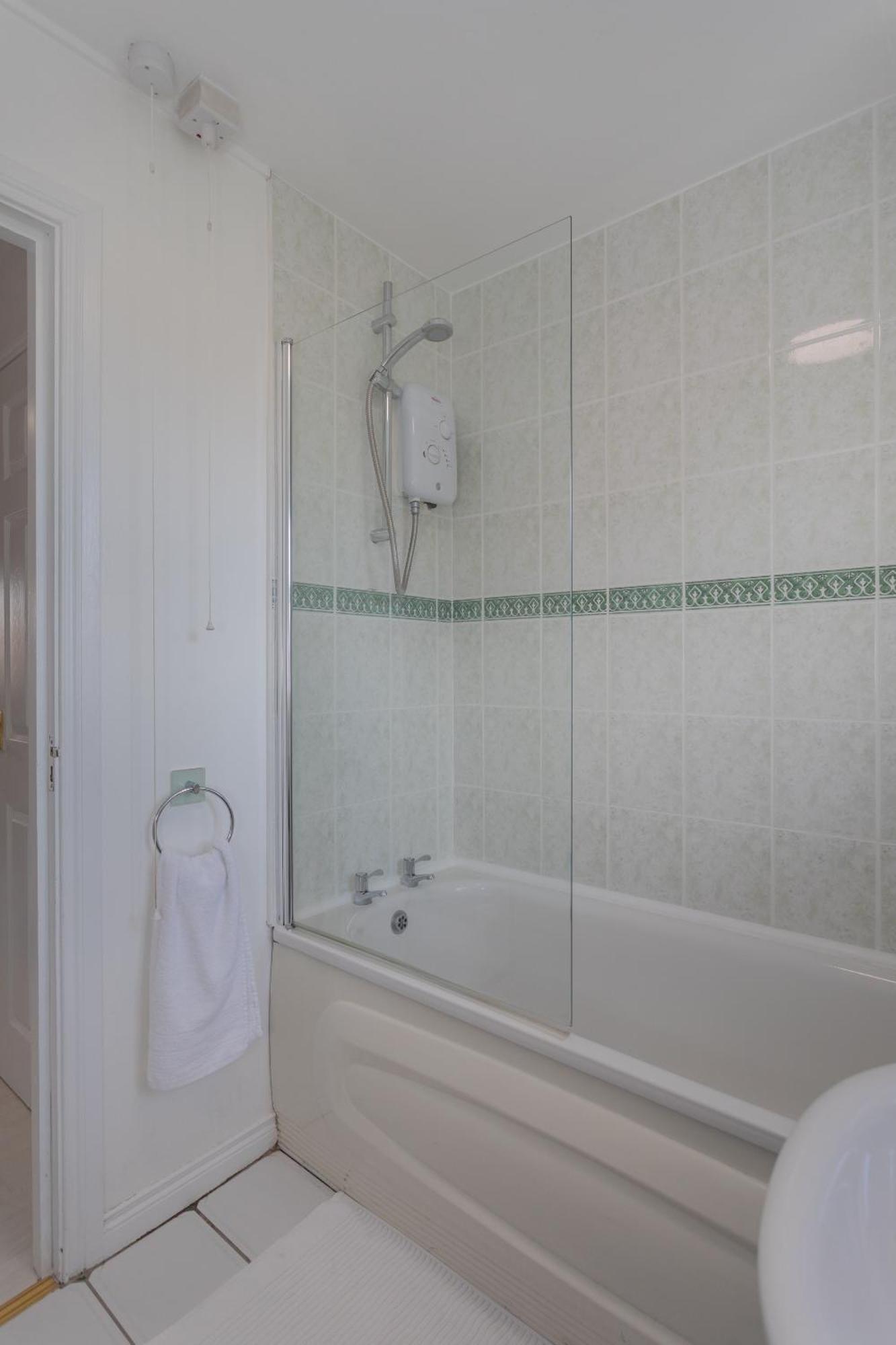 Ardenlee - Stylish 3 Bed Apt Close To City, Parking And Wifi Belfast Kültér fotó